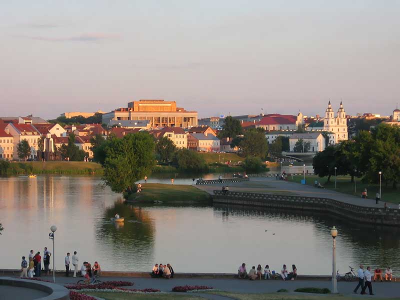 Памятник Пушкину в Минске.  Фото. Картинка