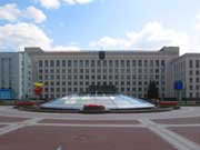 Виды площади Независимости. Беларусский государственный униыерситет.  Фото Минска. Поющий фонтан Фото. Картинка
