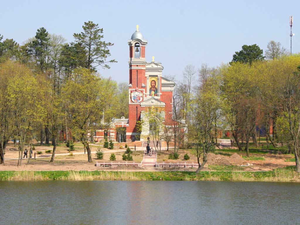 Церковь-усыпальница князкй Святополк-Мирских. Достопримечательности Беларуси. Средневековый замок в Мире. Фото