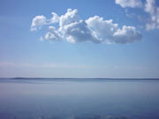 Облако на озером. Фото. Картинка