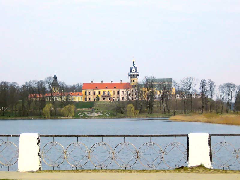http://www.belarus.nemiga.info/nesvizh/castle-radzivill-8.jpg